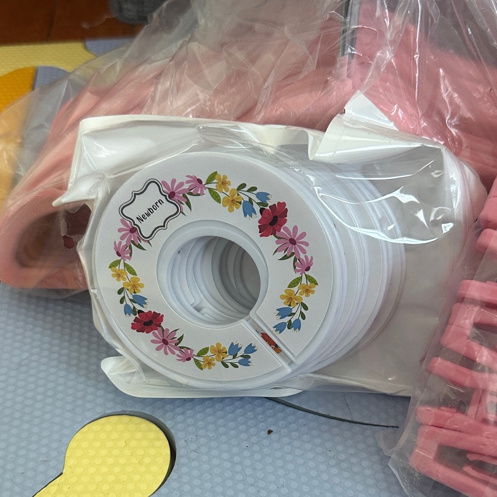 Pink Velvet Hangers Set - Picture 4 of 5